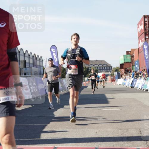 03.10.2025 - Köhlbrandbrückenlauf Jannik Wohlers http://msf.ph/oto/9111580 03.10.2025 13:00:41 Ziel 4016, 4018, 4172, 4228, 4299, 4622, 4763, 4850, 5011, 5664, 6373, 6525 meine-sportfotos.de