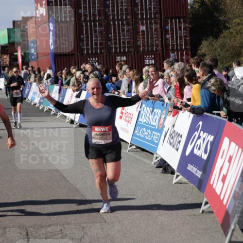 03.10.2025 - Köhlbrandbrückenlauf Jannik Wohlers http://msf.ph/oto/9111583 03.10.2025 13:30:50 Ziel 4715, 4840, 4841, 4937, 5005, 5142, 5289, 5391, 5402, 6223, 6347, 6537 meine-sportfotos.de