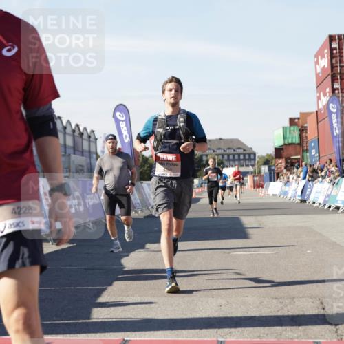 03.10.2025 - Köhlbrandbrückenlauf Jannik Wohlers http://msf.ph/oto/9111586 03.10.2025 13:00:41 Ziel 4016, 4018, 4172, 4228, 4299, 4622, 4763, 4850, 5011, 5664, 6373, 6525 meine-sportfotos.de