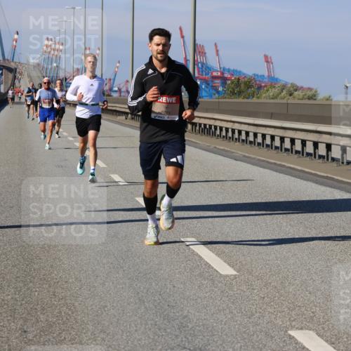 03.10.2025 - Köhlbrandbrückenlauf Strokosch-Dieckow http://msf.ph/oto/9111587 03.10.2025 12:39:33 Position 3 6793 meine-sportfotos.de