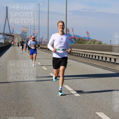 03.10.2025 - Köhlbrandbrückenlauf Strokosch-Dieckow http://msf.ph/oto/9111596 03.10.2025 12:39:36 Position 3  meine-sportfotos.de