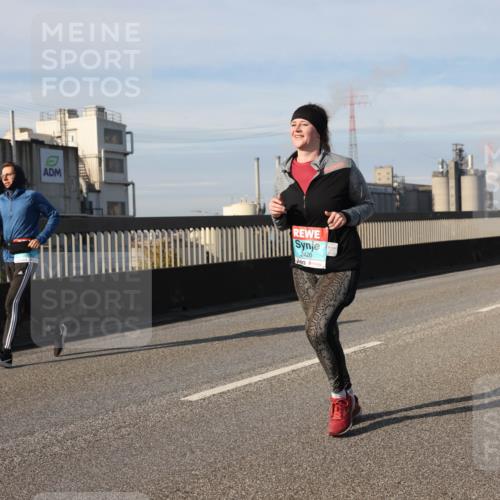 03.10.2025 - Köhlbrandbrückenlauf Lena Gebhardt http://msf.ph/oto/9111597 03.10.2025 10:15:29 Position 2 2426 meine-sportfotos.de