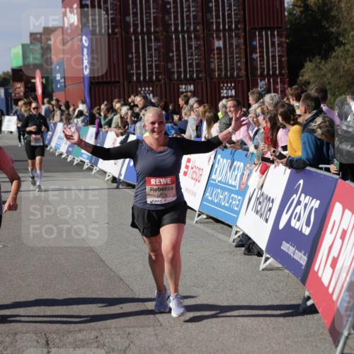 03.10.2025 - Köhlbrandbrückenlauf Jannik Wohlers http://msf.ph/oto/9111598 03.10.2025 13:30:51 Ziel 4715, 4840, 4841, 4937, 5005, 5142, 5391, 5402, 5938, 6223, 6537 meine-sportfotos.de