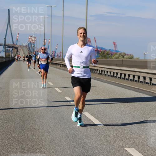 03.10.2025 - Köhlbrandbrückenlauf Strokosch-Dieckow http://msf.ph/oto/9111603 03.10.2025 12:39:36 Position 3  meine-sportfotos.de