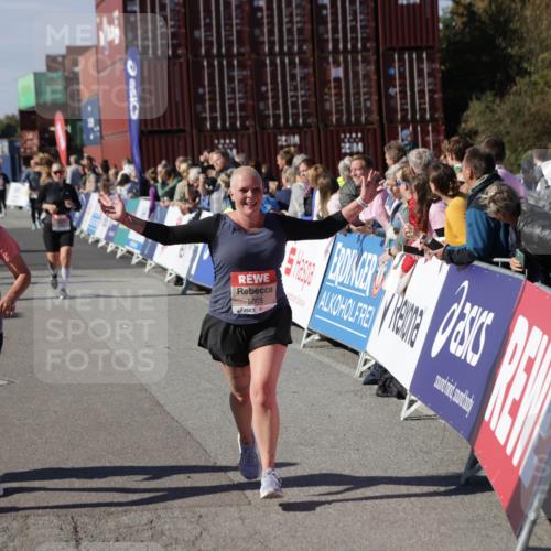 03.10.2025 - Köhlbrandbrückenlauf Jannik Wohlers http://msf.ph/oto/9111604 03.10.2025 13:30:51 Ziel 4715, 4840, 4841, 4937, 5005, 5142, 5391, 5402, 5938, 6223, 6537 meine-sportfotos.de