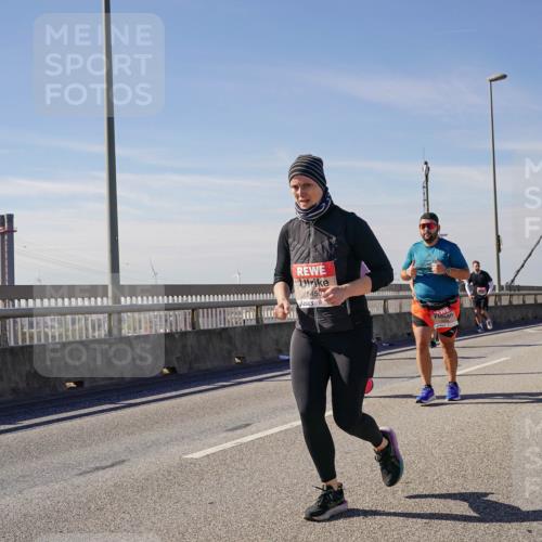 03.10.2025 - Köhlbrandbrückenlauf Michael Burmester http://msf.ph/oto/9111605 03.10.2025 12:53:50 Position 2 5450 meine-sportfotos.de