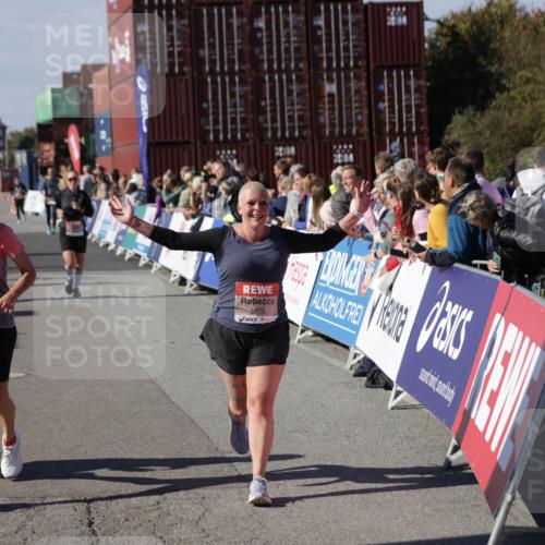03.10.2025 - Köhlbrandbrückenlauf Jannik Wohlers http://msf.ph/oto/9111619 03.10.2025 13:30:51 Ziel 4715, 4840, 4841, 4937, 5005, 5142, 5391, 5402, 5938, 6223, 6537 meine-sportfotos.de