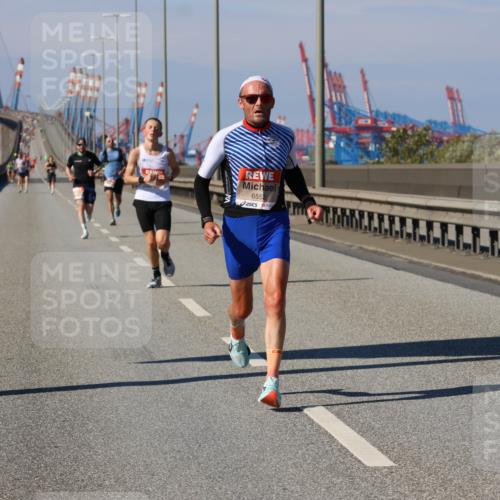 03.10.2025 - Köhlbrandbrückenlauf Strokosch-Dieckow http://msf.ph/oto/9111634 03.10.2025 12:39:39 Position 3 6552 meine-sportfotos.de