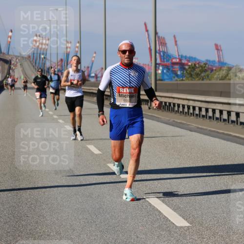 03.10.2025 - Köhlbrandbrückenlauf Strokosch-Dieckow http://msf.ph/oto/9111637 03.10.2025 12:39:39 Position 3 6552 meine-sportfotos.de