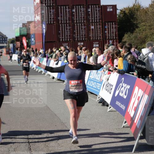 03.10.2025 - Köhlbrandbrückenlauf Jannik Wohlers http://msf.ph/oto/9111643 03.10.2025 13:30:51 Ziel 4715, 4840, 4841, 4937, 5005, 5142, 5391, 5402, 5938, 6223, 6537 meine-sportfotos.de