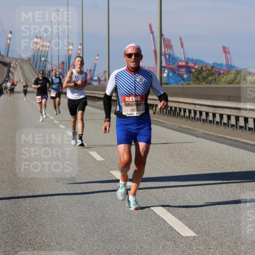 03.10.2025 - Köhlbrandbrückenlauf Strokosch-Dieckow http://msf.ph/oto/9111644 03.10.2025 12:39:39 Position 3 6552 meine-sportfotos.de