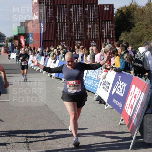 03.10.2025 - Köhlbrandbrückenlauf Jannik Wohlers http://msf.ph/oto/9111648 03.10.2025 13:30:51 Ziel 4715, 4840, 4841, 4937, 5005, 5142, 5391, 5402, 5938, 6223, 6537 meine-sportfotos.de