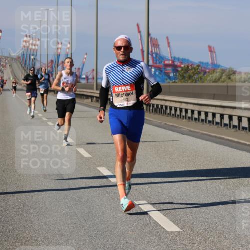 03.10.2025 - Köhlbrandbrückenlauf Strokosch-Dieckow http://msf.ph/oto/9111654 03.10.2025 12:39:39 Position 3 6552 meine-sportfotos.de