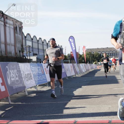 03.10.2025 - Köhlbrandbrückenlauf Jannik Wohlers http://msf.ph/oto/9111660 03.10.2025 13:00:43 Ziel 4016, 4018, 4228, 4299, 4763, 5011, 6042, 6373, 6525 meine-sportfotos.de