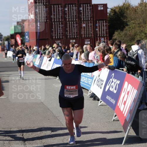 03.10.2025 - Köhlbrandbrückenlauf Jannik Wohlers http://msf.ph/oto/9111668 03.10.2025 13:30:51 Ziel 4715, 4840, 4841, 4937, 5005, 5142, 5391, 5402, 5938, 6223, 6537 meine-sportfotos.de