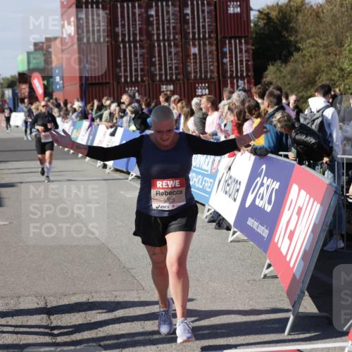 03.10.2025 - Köhlbrandbrückenlauf Jannik Wohlers http://msf.ph/oto/9111681 03.10.2025 13:30:51 Ziel 4715, 4840, 4841, 4937, 5005, 5142, 5391, 5402, 5938, 6223, 6537 meine-sportfotos.de