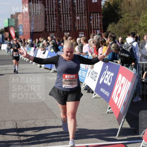 03.10.2025 - Köhlbrandbrückenlauf Jannik Wohlers http://msf.ph/oto/9111693 03.10.2025 13:30:51 Ziel 4715, 4840, 4841, 4937, 5005, 5142, 5391, 5402, 5938, 6223, 6537 meine-sportfotos.de
