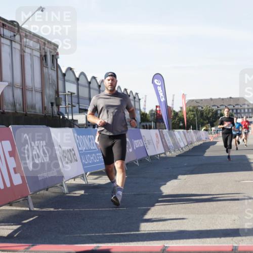 03.10.2025 - Köhlbrandbrückenlauf Jannik Wohlers http://msf.ph/oto/9111697 03.10.2025 13:00:43 Ziel 4016, 4018, 4228, 4299, 4763, 5011, 6042, 6373, 6525 meine-sportfotos.de