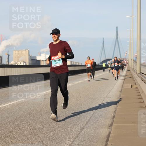 03.10.2025 - Köhlbrandbrückenlauf Lena Gebhardt http://msf.ph/oto/9111698 03.10.2025 09:42:00 Position 2 1421 meine-sportfotos.de