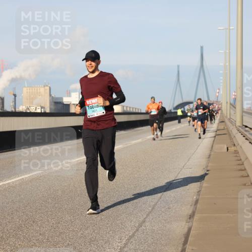 03.10.2025 - Köhlbrandbrückenlauf Lena Gebhardt http://msf.ph/oto/9111708 03.10.2025 09:42:00 Position 2 1421 meine-sportfotos.de