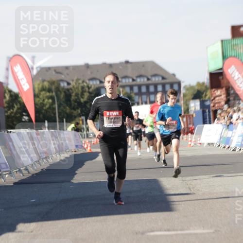 03.10.2025 - Köhlbrandbrückenlauf Jannik Wohlers http://msf.ph/oto/9111713 03.10.2025 13:00:44 Ziel 4016, 4018, 4228, 4299, 4763, 5011, 6042, 6373, 6525 meine-sportfotos.de