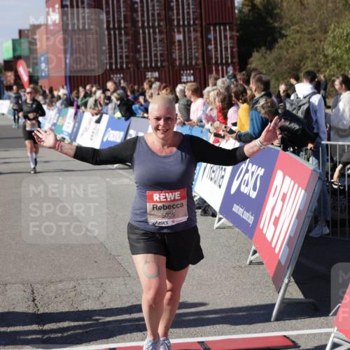 03.10.2025 - Köhlbrandbrückenlauf Jannik Wohlers http://msf.ph/oto/9111714 03.10.2025 13:30:52 Ziel 4715, 4734, 4840, 4841, 4937, 5005, 5142, 5391, 5402, 5938, 6537 meine-sportfotos.de