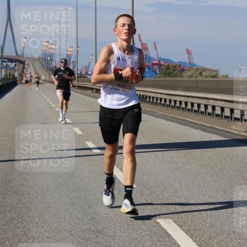 03.10.2025 - Köhlbrandbrückenlauf Strokosch-Dieckow http://msf.ph/oto/9111723 03.10.2025 12:39:44 Position 3 6087 meine-sportfotos.de