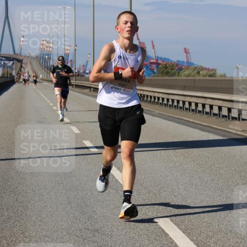 03.10.2025 - Köhlbrandbrückenlauf Strokosch-Dieckow http://msf.ph/oto/9111727 03.10.2025 12:39:44 Position 3 6087 meine-sportfotos.de