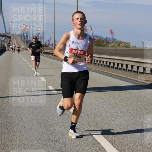 03.10.2025 - Köhlbrandbrückenlauf Strokosch-Dieckow http://msf.ph/oto/9111735 03.10.2025 12:39:44 Position 3 87 meine-sportfotos.de