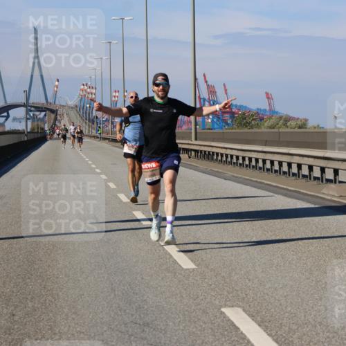 03.10.2025 - Köhlbrandbrückenlauf Strokosch-Dieckow http://msf.ph/oto/9111740 03.10.2025 12:39:48 Position 3 6458 meine-sportfotos.de