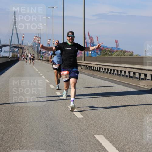03.10.2025 - Köhlbrandbrückenlauf Strokosch-Dieckow http://msf.ph/oto/9111747 03.10.2025 12:39:48 Position 3 6458 meine-sportfotos.de