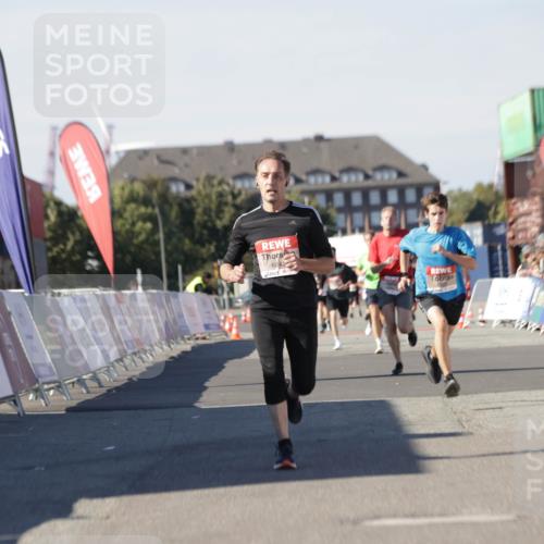03.10.2025 - Köhlbrandbrückenlauf Jannik Wohlers http://msf.ph/oto/9111748 03.10.2025 13:00:45 Ziel 4016, 4018, 4228, 4299, 4763, 5011, 6042, 6373, 6525 meine-sportfotos.de