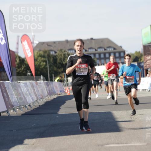03.10.2025 - Köhlbrandbrückenlauf Jannik Wohlers http://msf.ph/oto/9111768 03.10.2025 13:00:45 Ziel 4016, 4018, 4228, 4299, 4763, 5011, 6042, 6373, 6525 meine-sportfotos.de