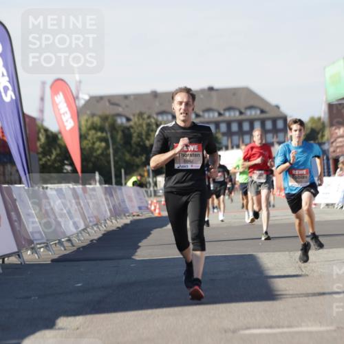 03.10.2025 - Köhlbrandbrückenlauf Jannik Wohlers http://msf.ph/oto/9111773 03.10.2025 13:00:45 Ziel 4016, 4018, 4228, 4299, 4763, 5011, 6042, 6373, 6525 meine-sportfotos.de