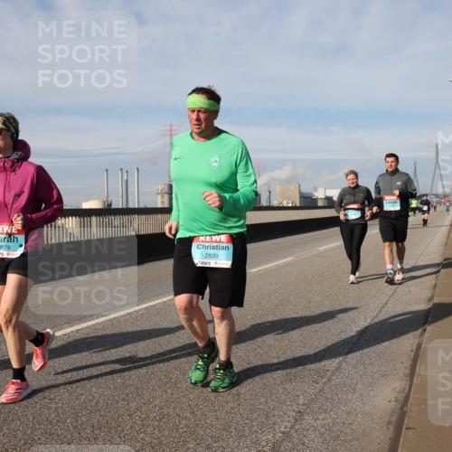 03.10.2025 - Köhlbrandbrückenlauf Lena Gebhardt http://msf.ph/oto/9111782 03.10.2025 10:15:36 Position 2 2479, 2839 meine-sportfotos.de