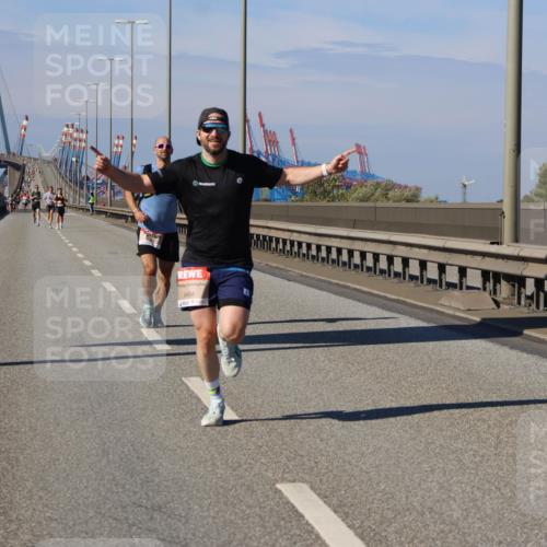 03.10.2025 - Köhlbrandbrückenlauf Strokosch-Dieckow http://msf.ph/oto/9111784 03.10.2025 12:39:49 Position 3 6458 meine-sportfotos.de