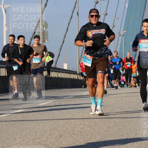 03.10.2025 - Köhlbrandbrückenlauf Strokosch-Dieckow http://msf.ph/oto/9111785 03.10.2025 09:44:43 Position 2 3300, 2814, 3016, 3838 meine-sportfotos.de