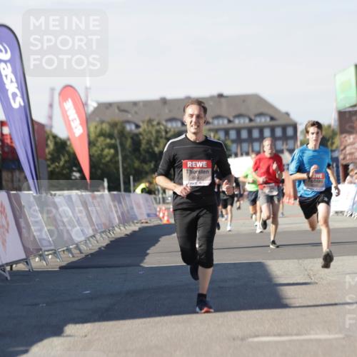 03.10.2025 - Köhlbrandbrückenlauf Jannik Wohlers http://msf.ph/oto/9111788 03.10.2025 13:00:45 Ziel 4016, 4018, 4228, 4299, 4763, 5011, 6042, 6373, 6525 meine-sportfotos.de