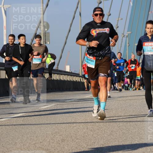 03.10.2025 - Köhlbrandbrückenlauf Strokosch-Dieckow http://msf.ph/oto/9111790 03.10.2025 09:44:43 Position 2 300, 2814, 3016, 3838 meine-sportfotos.de