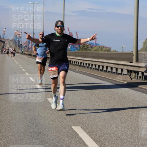 03.10.2025 - Köhlbrandbrückenlauf Strokosch-Dieckow http://msf.ph/oto/9111796 03.10.2025 12:39:49 Position 3 6458 meine-sportfotos.de