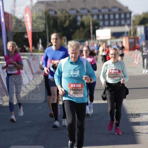 03.10.2025 - Köhlbrandbrückenlauf Jannik Wohlers http://msf.ph/oto/9111804 03.10.2025 13:30:54 Ziel 4715, 4734, 4937, 5005, 5142, 5185, 5206, 5349, 5391, 5402, 5938, 6537 meine-sportfotos.de