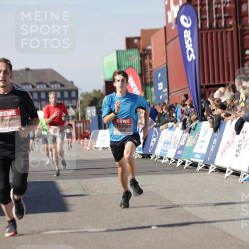 03.10.2025 - Köhlbrandbrückenlauf Jannik Wohlers http://msf.ph/oto/9111808 03.10.2025 13:00:46 Ziel 4016, 4018, 4228, 4763, 5011, 6042, 6464, 6525 meine-sportfotos.de