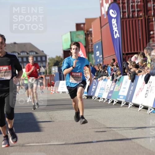 03.10.2025 - Köhlbrandbrückenlauf Jannik Wohlers http://msf.ph/oto/9111814 03.10.2025 13:00:46 Ziel 4016, 4018, 4228, 4763, 5011, 6042, 6464, 6525 meine-sportfotos.de
