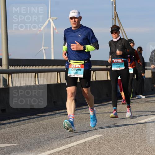 03.10.2025 - Köhlbrandbrückenlauf Strokosch-Dieckow http://msf.ph/oto/9111817 03.10.2025 09:44:45 Position 2 3300, 2814 meine-sportfotos.de