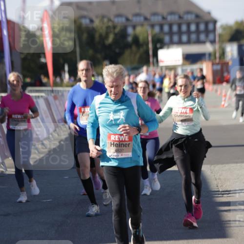 03.10.2025 - Köhlbrandbrückenlauf Jannik Wohlers http://msf.ph/oto/9111821 03.10.2025 13:30:54 Ziel 4715, 4734, 4937, 5005, 5142, 5185, 5206, 5349, 5391, 5402, 5938, 6537 meine-sportfotos.de
