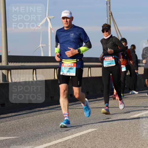 03.10.2025 - Köhlbrandbrückenlauf Strokosch-Dieckow http://msf.ph/oto/9111822 03.10.2025 09:44:45 Position 2 3300, 2814 meine-sportfotos.de