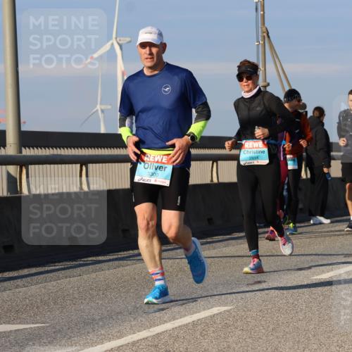 03.10.2025 - Köhlbrandbrückenlauf Strokosch-Dieckow http://msf.ph/oto/9111827 03.10.2025 09:44:45 Position 2 3300, 2814 meine-sportfotos.de