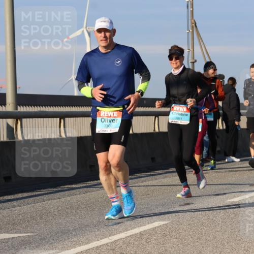 03.10.2025 - Köhlbrandbrückenlauf Strokosch-Dieckow http://msf.ph/oto/9111832 03.10.2025 09:44:45 Position 2 3300, 2814 meine-sportfotos.de