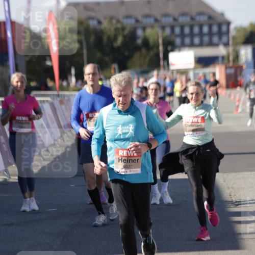 03.10.2025 - Köhlbrandbrückenlauf Jannik Wohlers http://msf.ph/oto/9111836 03.10.2025 13:30:54 Ziel 4715, 4734, 4937, 5005, 5142, 5185, 5206, 5349, 5391, 5402, 5938, 6537 meine-sportfotos.de