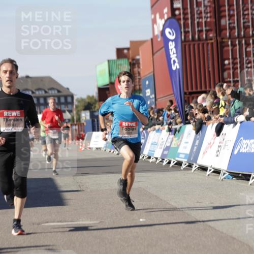 03.10.2025 - Köhlbrandbrückenlauf Jannik Wohlers http://msf.ph/oto/9111846 03.10.2025 13:00:47 Ziel 4018, 4228, 4763, 5011, 6042, 6464, 6525 meine-sportfotos.de